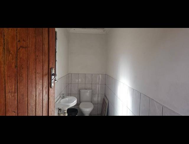 2 BEDROOM HOUSE FOR SALE IN GUGULETU